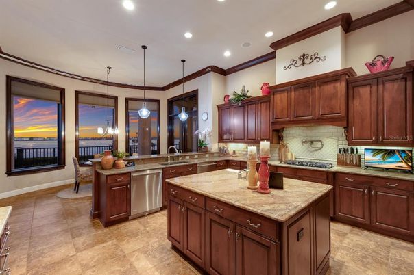 Dining room, Interior, Kitchen, Pendant Lights, Recessed Lighting, Stainless Steel Appliances