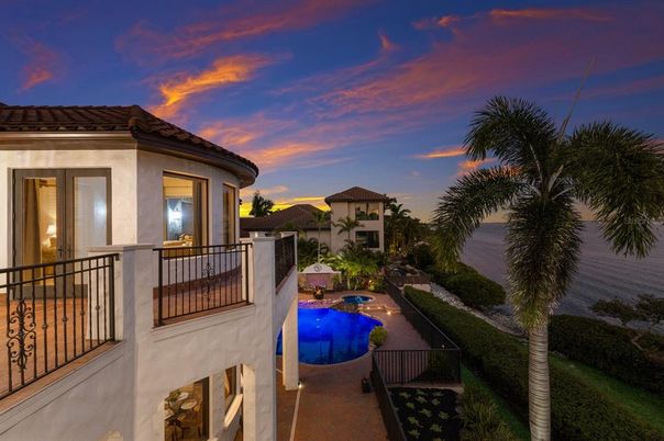 Exterior, Pool, Water