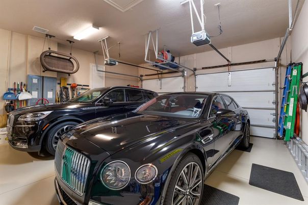 Garage, Interior