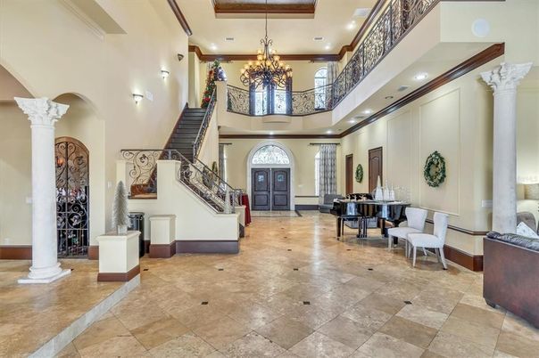 Chandelier, Interior, Piano, Recessed Lighting