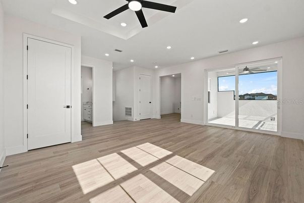 Empty room, Interior, Recessed Lighting, Wood Texture Flooring