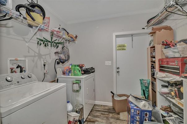 Interior, Washer, Wood Texture Flooring