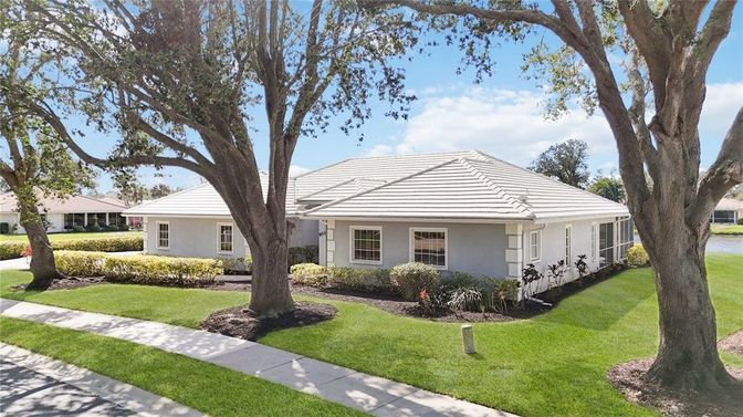 Backyard, Exterior, Facade, Ranch