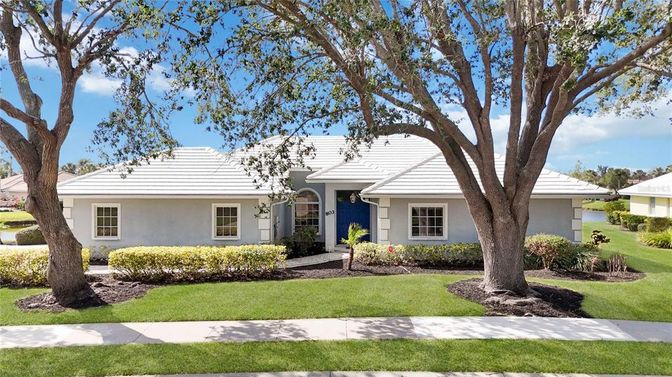 Backyard, Exterior, Facade, Ranch