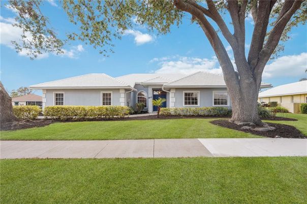 Backyard, Exterior, Facade, Ranch
