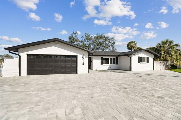 Attached, Exterior, Facade, Ranch