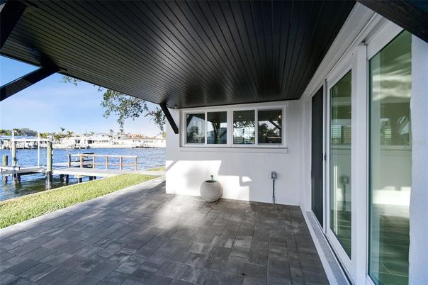 Exterior, Lake