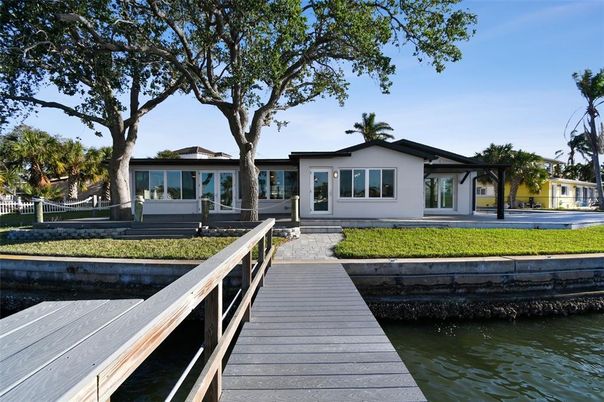 Exterior, Lake