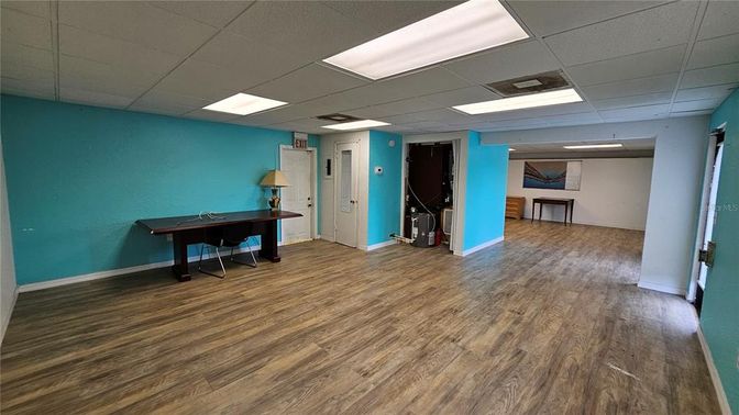 Interior, Recessed Lighting, Wood Texture Flooring