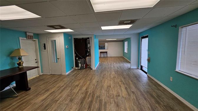Interior, Recessed Lighting, Wood Texture Flooring