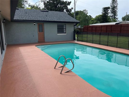 Exterior, Pool