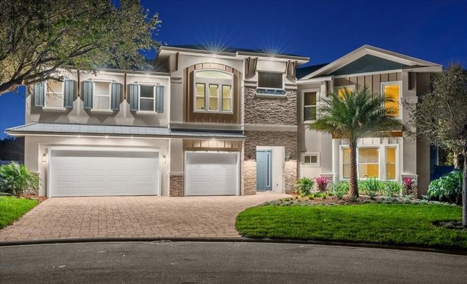 Attached, Exterior, Facade, Mediterranean