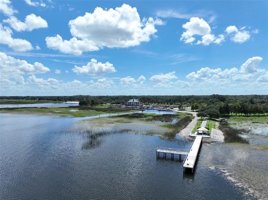 Exterior, Lake