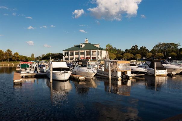 Exterior, Lake