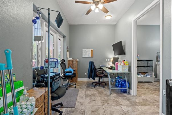 Home Office, Interior