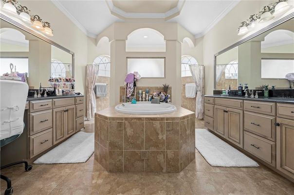 Bathroom, Dual Sink Vanities, Interior, Recessed Lighting
