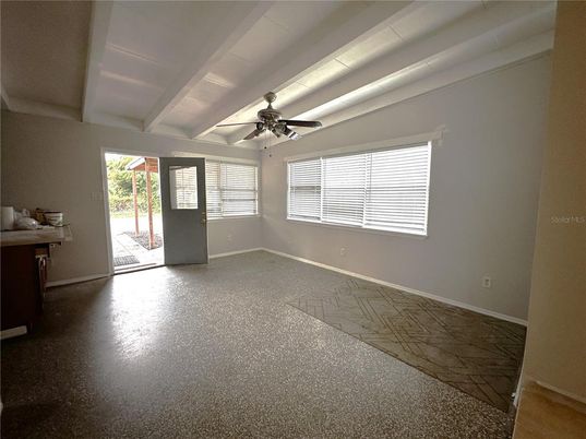 Empty room, Interior