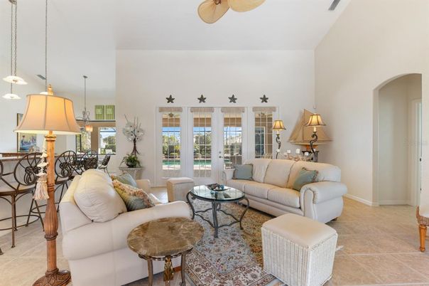 Dining room, Interior, Living room, Pendant Lights