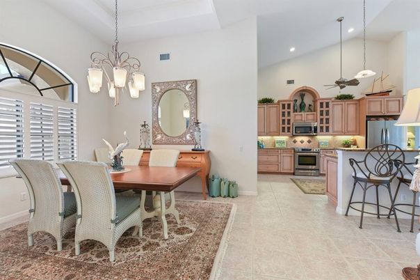 Dining room, Interior, Kitchen, Pendant Lights, Recessed Lighting, Stainless Steel Appliances