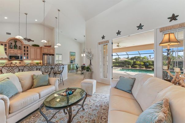 Dining room, Interior, Kitchen, Living room, Pendant Lights, Recessed Lighting, Stainless Steel Appliances