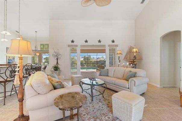 Dining room, Interior, Living room, Pendant Lights