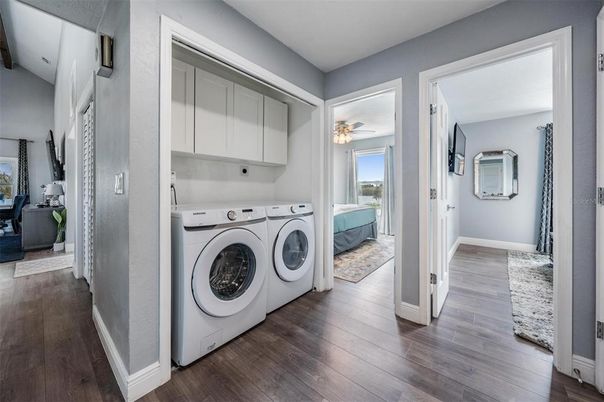 Interior, Washer, Wood Texture Flooring