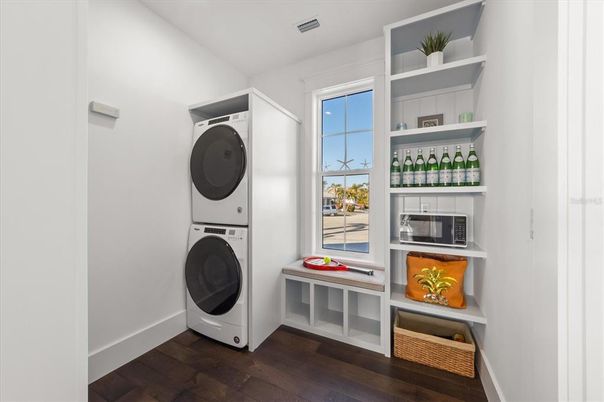 Interior, Utility Closets, Washer, Wood Texture Flooring