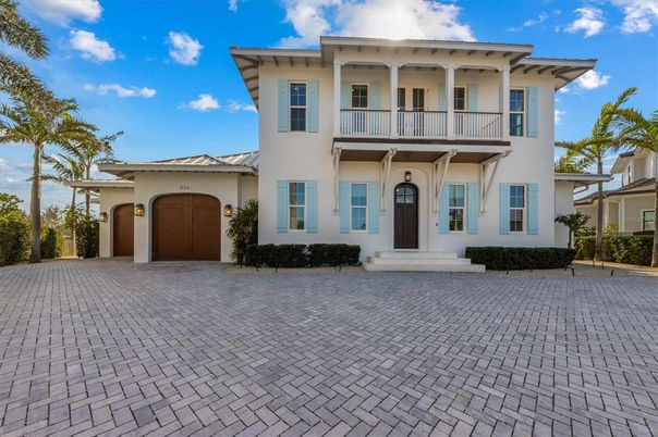 Attached, Exterior, Facade, Mediterranean
