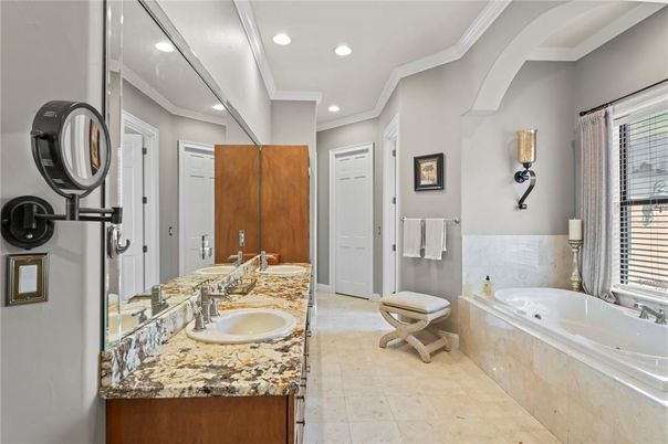 Bathroom, Dual Sink Vanities, Interior, Recessed Lighting