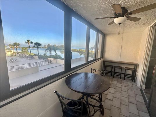 Interior, Sun Room, Water