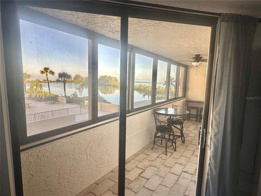Interior, Sun Room, Water
