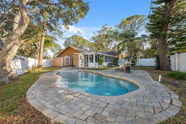 Exterior, Pool