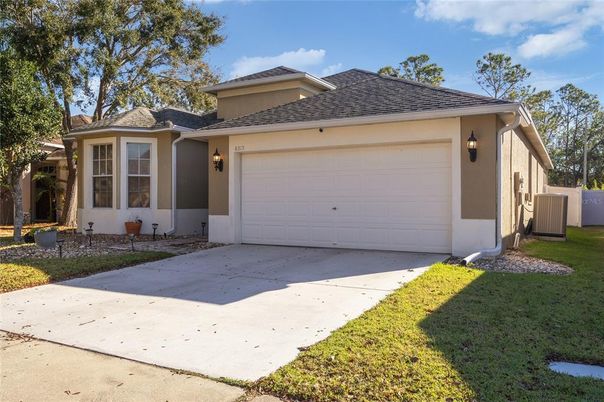 Attached, Exterior, Facade, American Craftsman