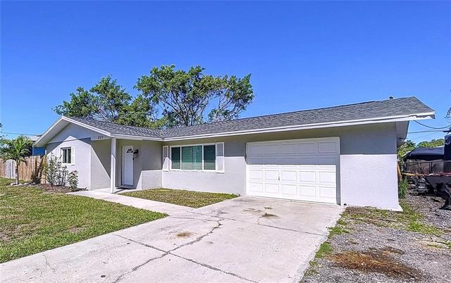 Attached, Exterior, Facade, Ranch