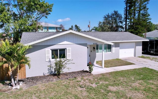 Attached, Exterior, Facade, Ranch