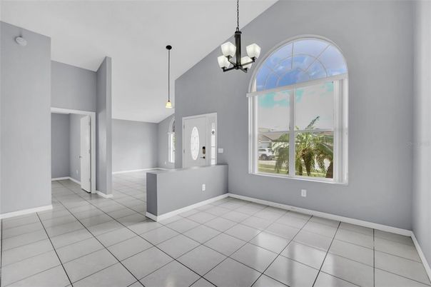 Chandelier, Empty room, Interior, Pendant Lights