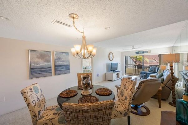 Chandelier, Dining room, Interior, Living room, Recessed Lighting