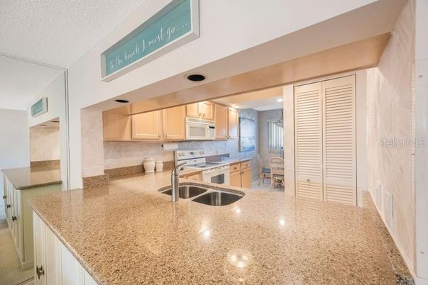 Dining room, Interior, Kitchen, Recessed Lighting