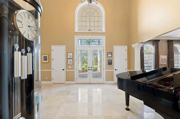 Interior, Piano
