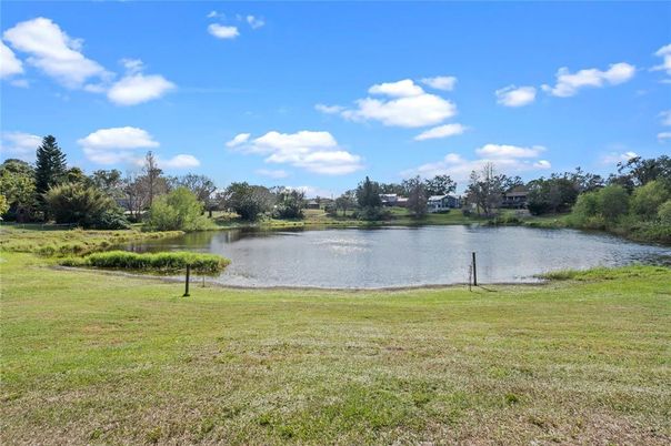 Exterior, Lake