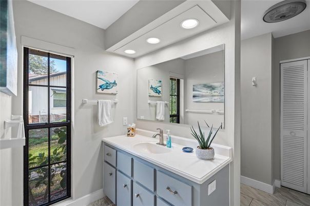 Bathroom, Dual Sink Vanities, Interior, Recessed Lighting