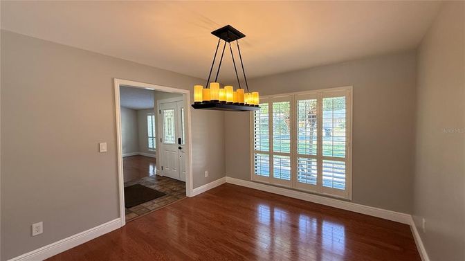Empty room, Interior, Pendant Lights, Wood Texture Flooring