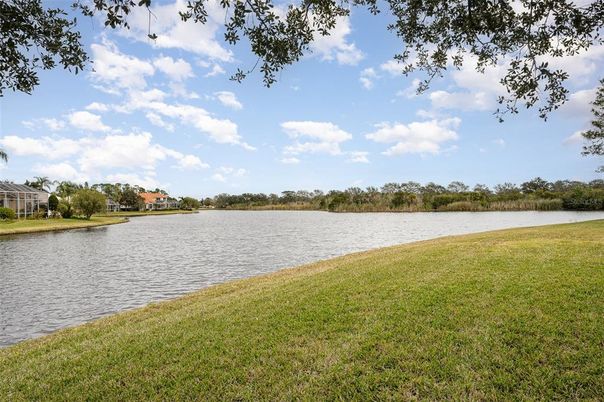 Exterior, Lake