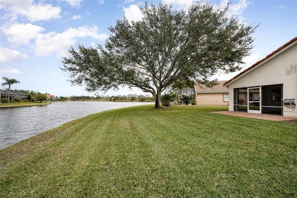 Exterior, Lake