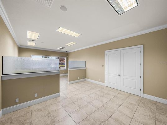 Empty room, Interior, Recessed Lighting