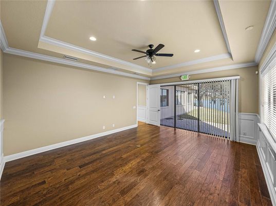 Empty room, Interior, Recessed Lighting, Wood Texture Flooring