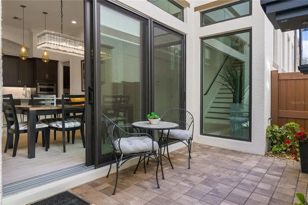 Dining room, Interior, Kitchen, Pendant Lights, Stainless Steel Appliances
