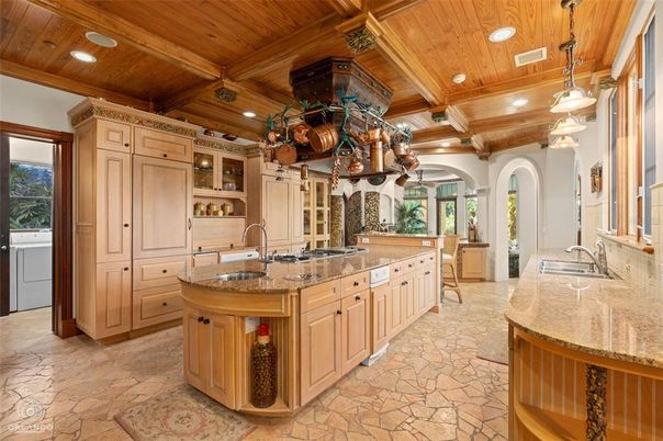 Interior, Kitchen, Pendant Lights, Recessed Lighting, Wooden Beams, Wooden Ceilings