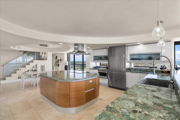 Dining room, Interior, Kitchen, Pendant Lights, Recessed Lighting, Stainless Steel Appliances
