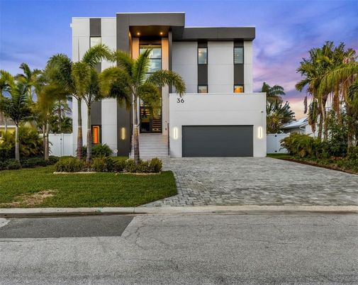 Attached, Exterior, Facade, Modern